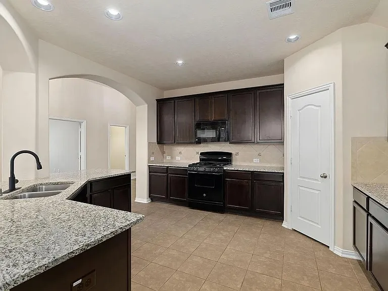 16007 David Hill Ln — Photo 9
