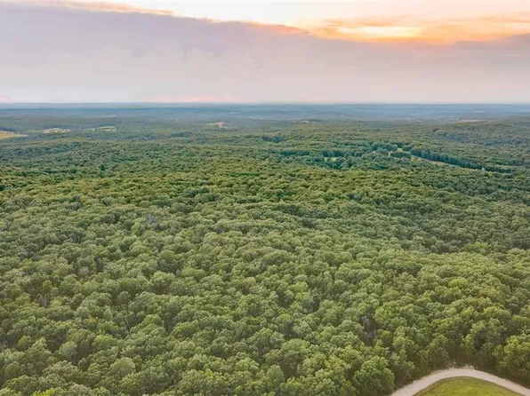 81 Stone Piler Ave, Edwards, MO 65326