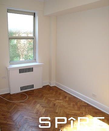 5th image of 10 W 74th St APT 4F
