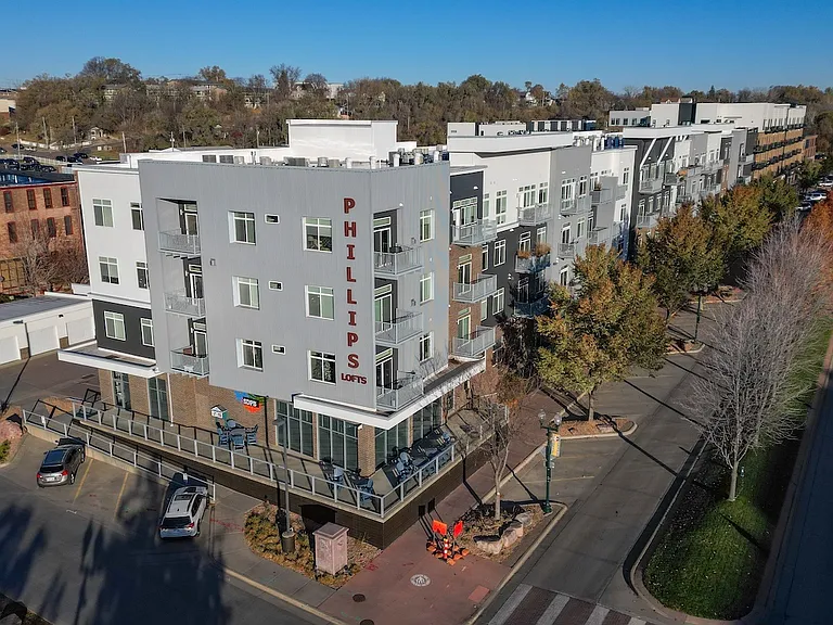 Phillips Avenue Lofts — Photo 26