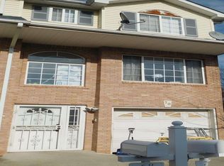 70 Pelican Cir, Staten Island, NY 10306