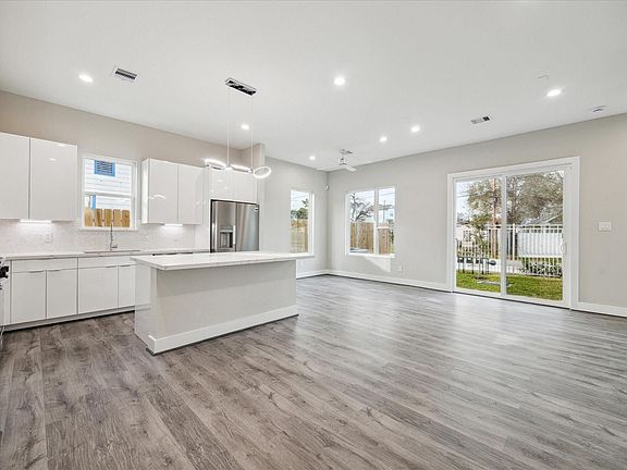 5th image of 863 Prosper St