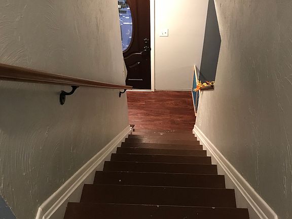 5th image of 210 Montview Dr