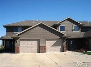 2002 S Barret Pl, Sioux Falls, SD 57106