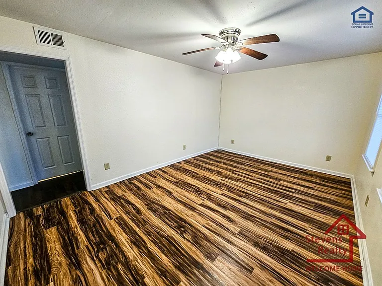 Skyline Apartments — Photo 23