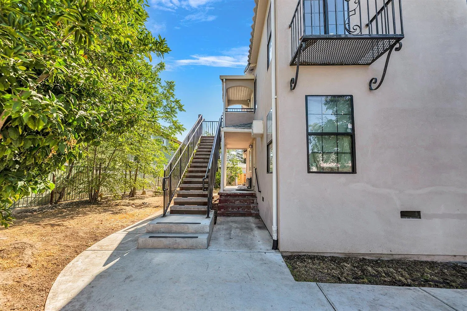 1 bed, 550 sqft, $1,300 — Photo 1