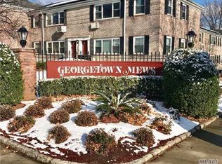 6753 152nd St, Flushing, NY 11367