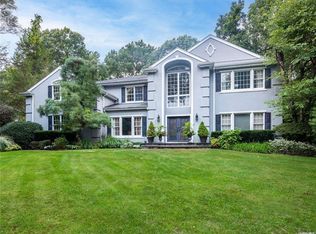 86 Cypress Dr, Woodbury, NY 11797