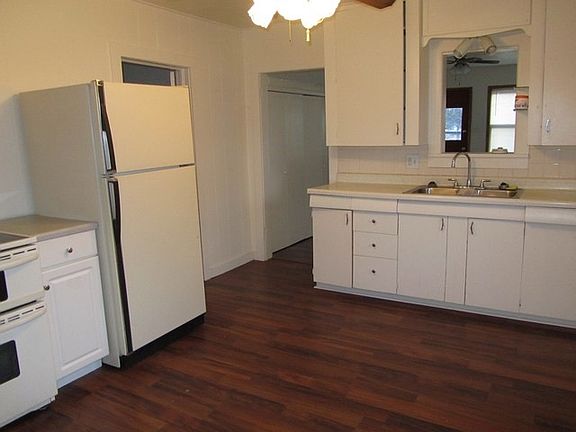 4th image of 520 S Emporia St