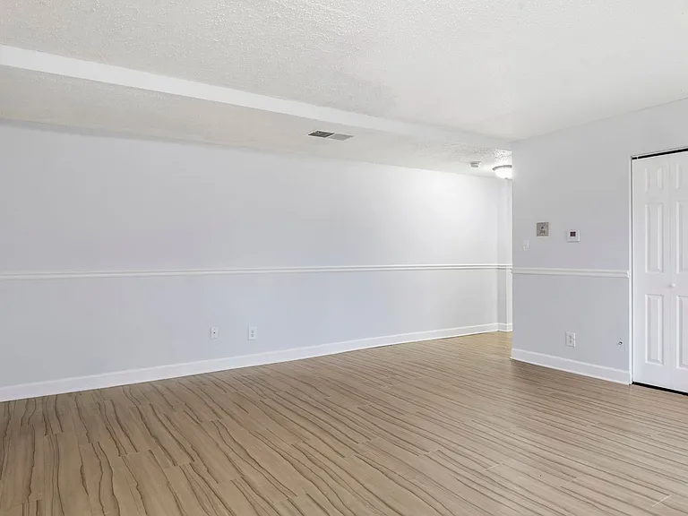 Balsam Avenue Apartments - The Villages — Photo 6