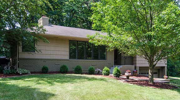 Front Lawn 2-17019 The Strand