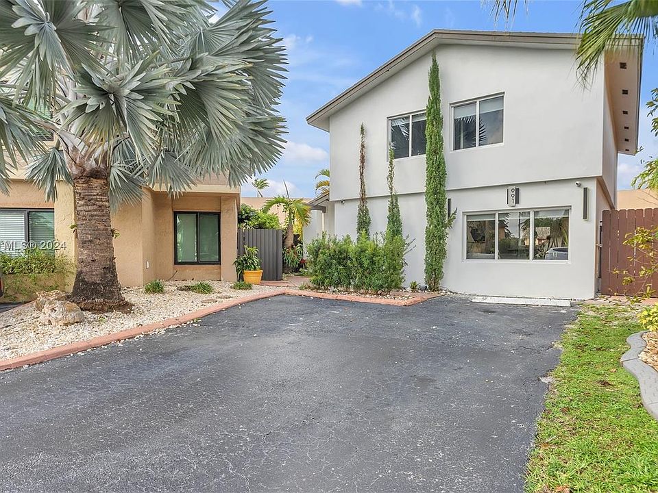 1st image of 991 NW 106th Avenue Cir