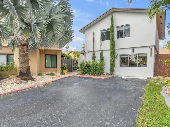 991 NW 106th Avenue Cir, Miami, FL 33172