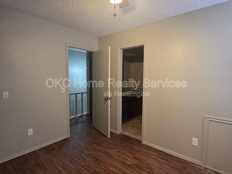 6715 Lyrewood Ln — Photo 7