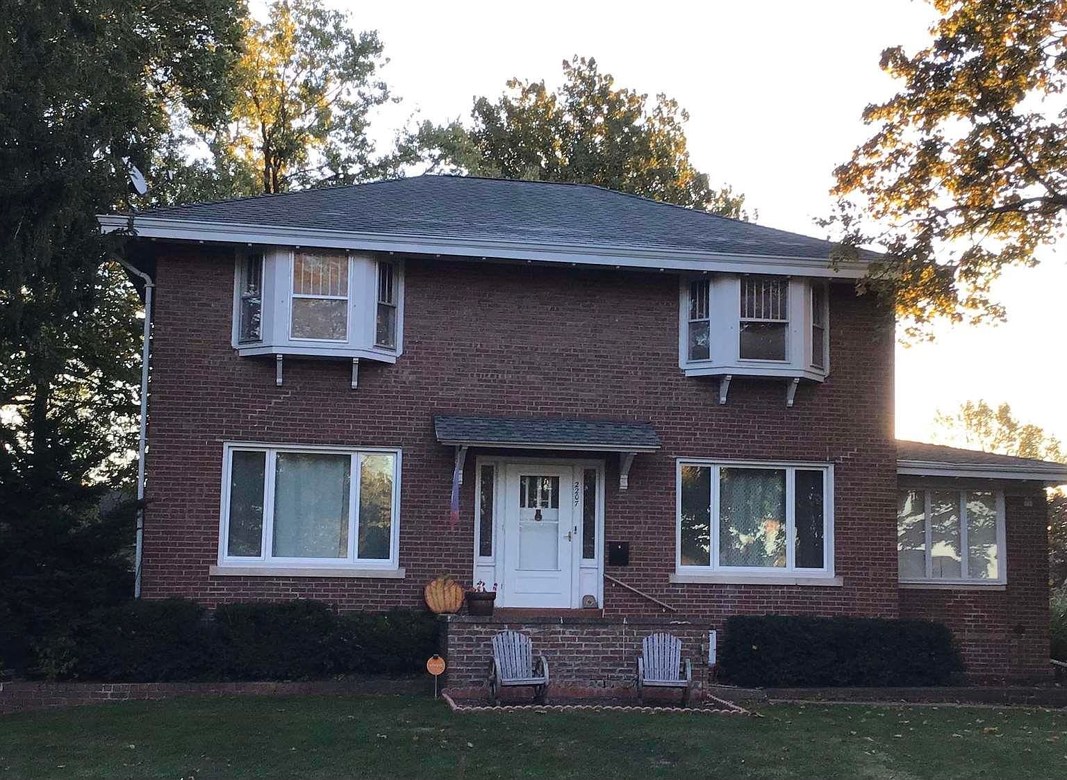 2207 N Broad St, Galesburg, IL 61401 Zillow