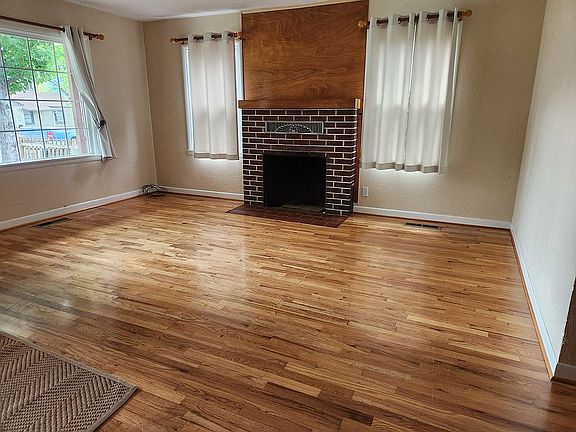 5th image of 418 NE 11th St
