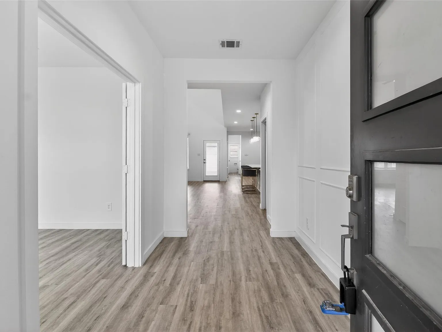 4 bed, 3.5 bath, 3311 sqft, $3,500 — Photo 3