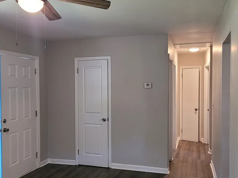4345 Leslie St — Photo 5