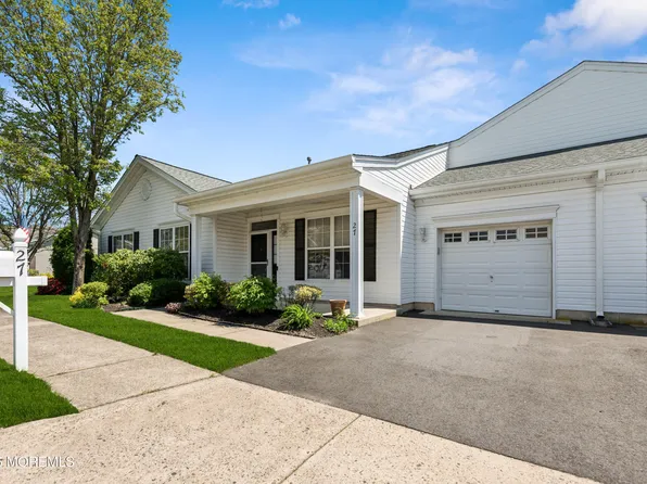27 Greylawn Drive, Lakewood, NJ 08701
