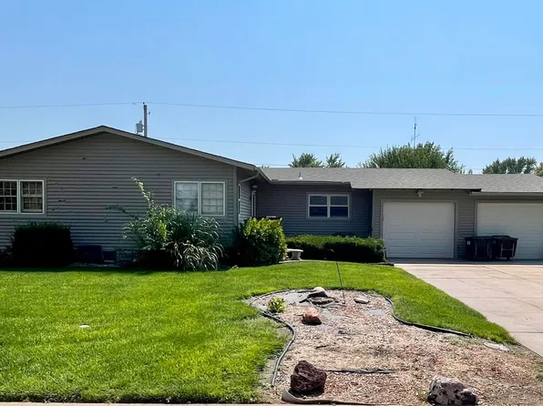 5831 Birchwood Dr, Great Bend, KS 67530