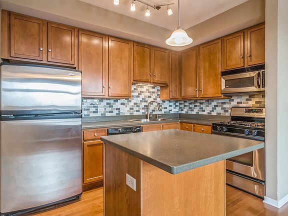 4th image of 2951 N Clybourn Ave Unit 401
