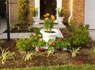 2481 Terra Cotta Cir, Herndon, VA 20171