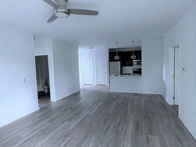 Riverview West — Photo 8