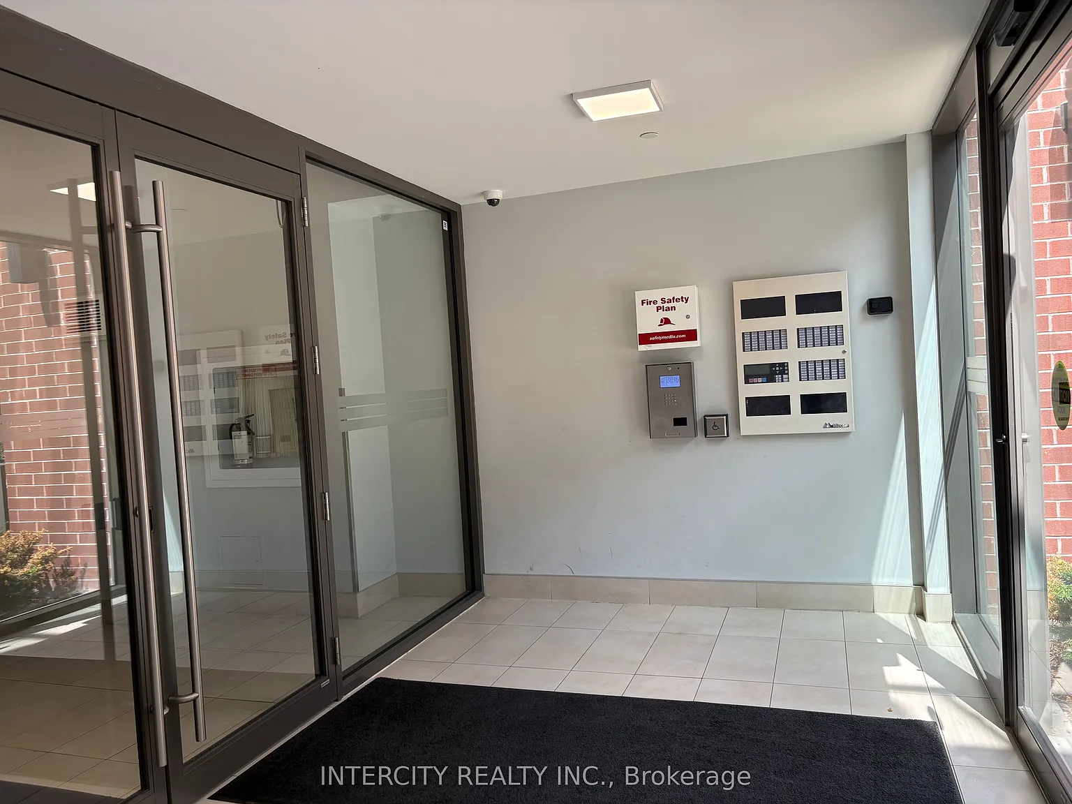 3 bed, $3,250 — Photo 2