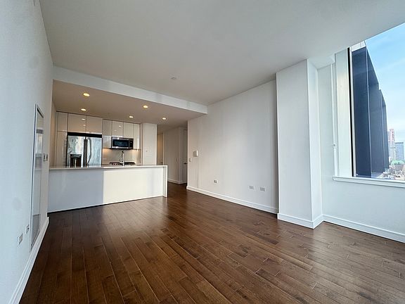 3rd image of 515 W 36th St #B36