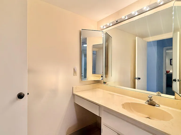 19 Westgate Ln #19F — Photo 6