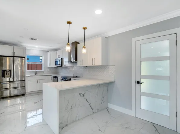 1001 Pine Tree Drive, Lantana, FL 33462