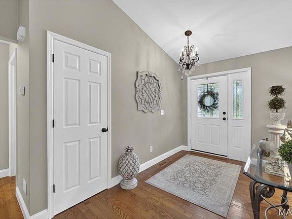 3rd image of 21 Christina Dr
