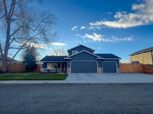 2305 W Santa Clara Dr, Meridian, ID 83642
