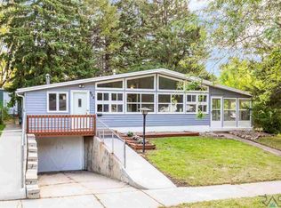 904 S Thompson Ave, Sioux Falls, SD 57103