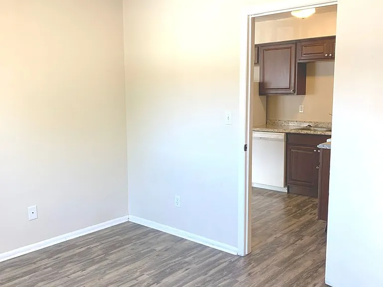 2069 Cambridge — Photo 13