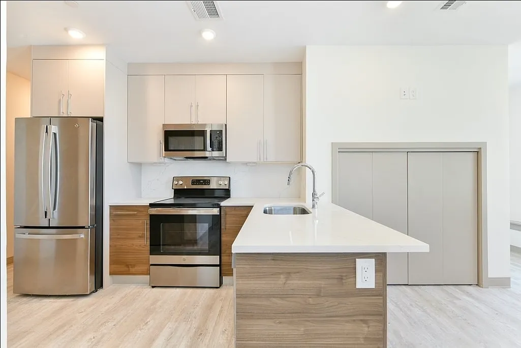 Building Photo - 400 Dorchester St #206