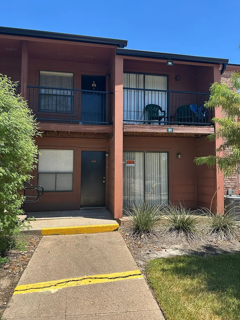 2-bed, 2-bath Condo available now at Cripple Creek Condominiums in College Station — Photo 1