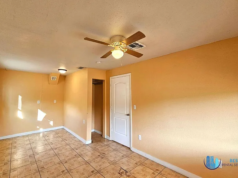 832 N Combee Rd — Photo 17