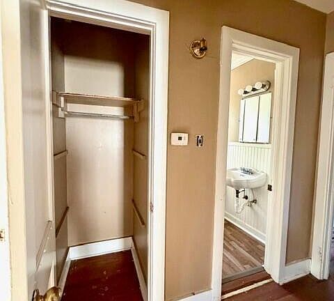 4th image of 254 Rogers Cir