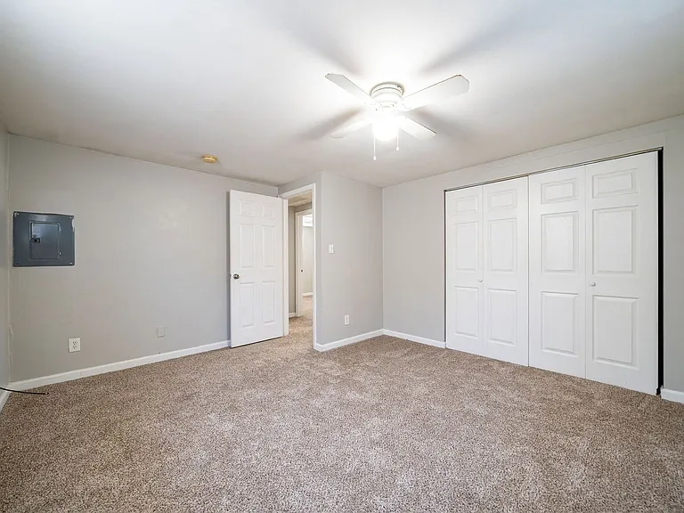 511 Elsmere St — Photo 8