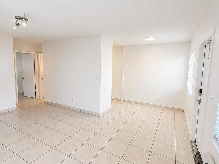 1814 E Oakland Park Blvd #41 — Photo 4