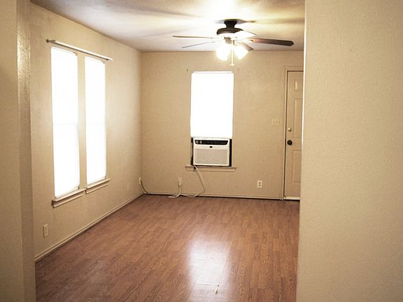 3rd image of 827 Fisher St