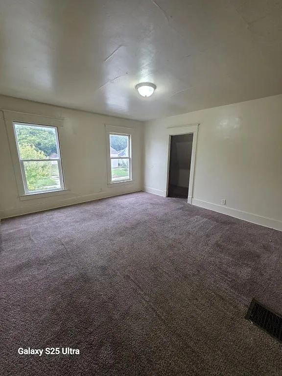 903 E Walnut B — Photo 1