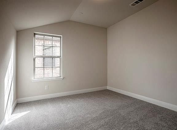 5th image of 930 Estelle Dr
