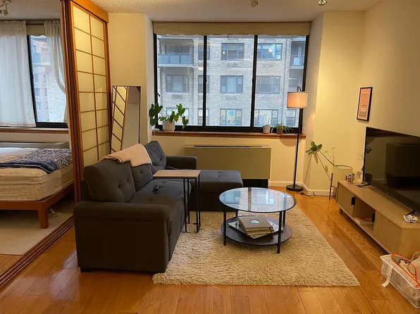250 E 40th St APT 4D, New York, NY 10016