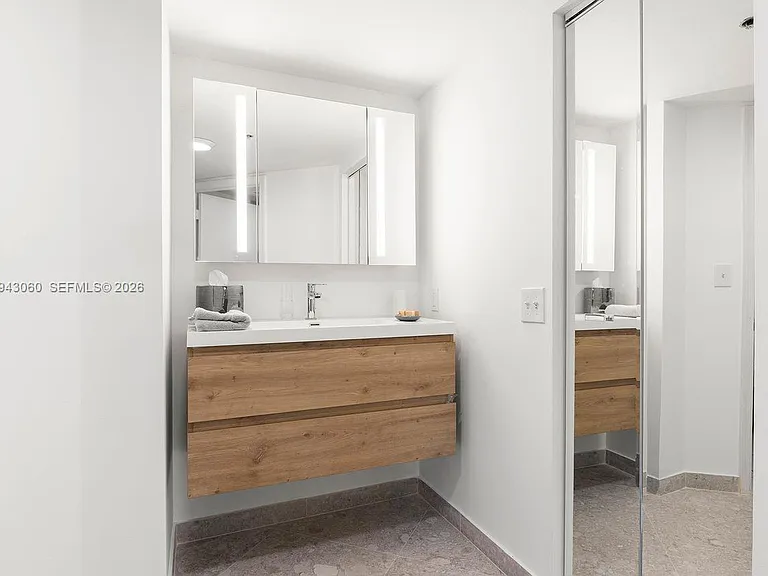 6767 Collins Ave #1905 — Photo 5