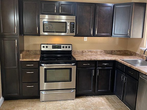 Updated kitchen with stainless steel appliances!