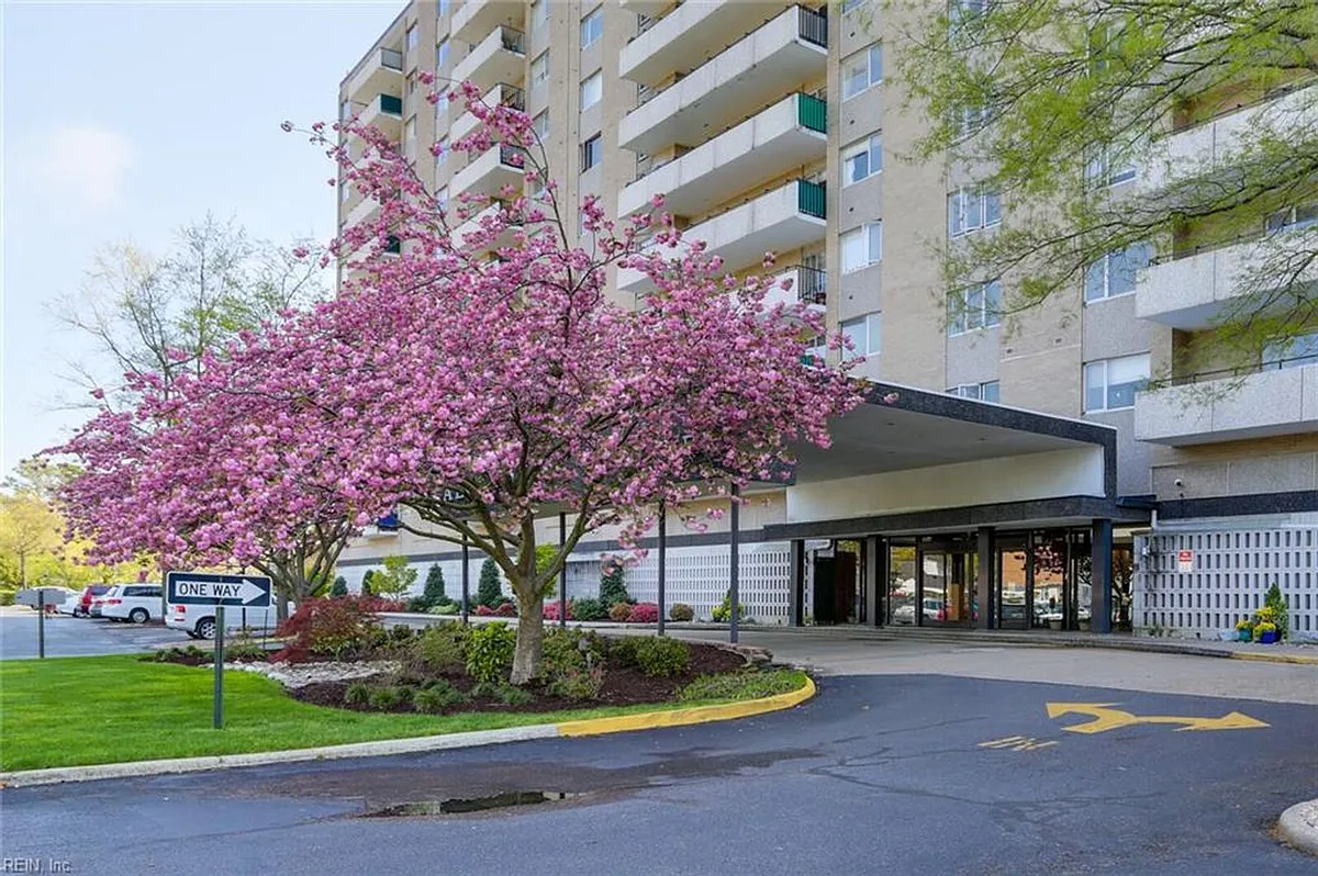 Building Photo - 7320 Glenroie Ave #10E