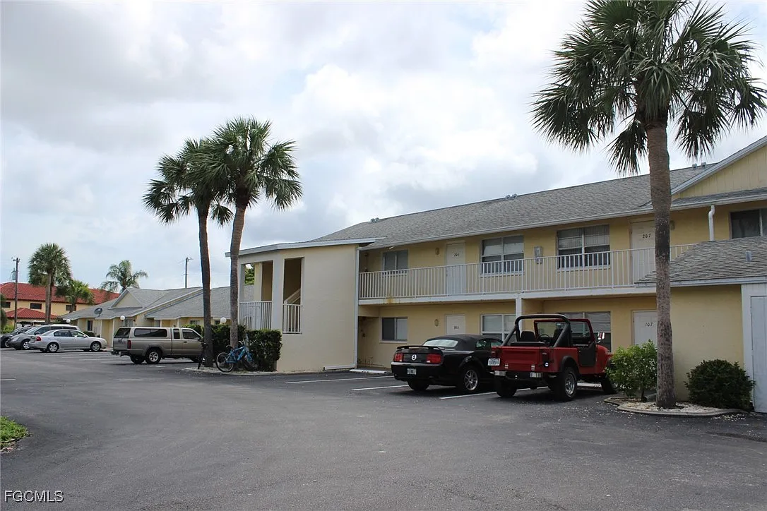 2 bed, 2.0 bath, 860 sqft, $1,150 — Photo 2