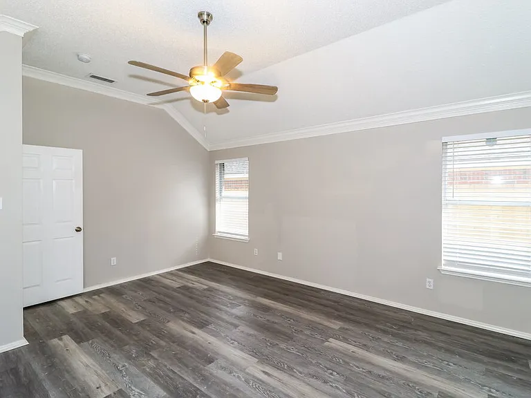 2407 Springfield Dr — Photo 13